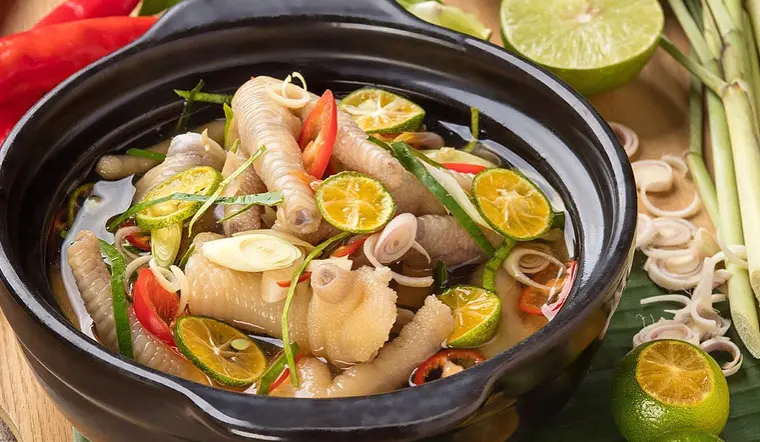 Hình ảnh Chân gà rút xương sả tắc - cay