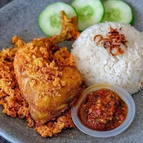 Hình ảnh Cơm đùi gà xối mỡ
