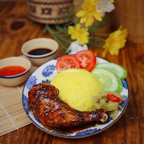 Hình ảnh Cơm gà sốt tiêu đen đùi nhỏ (má đùi)