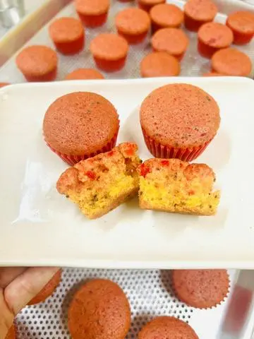 Hình ảnh Bánh thanh long chanh dây - hộp