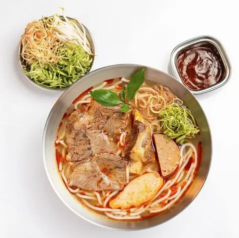 Hình ảnh Bún bò nạm chả