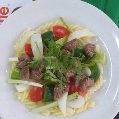 Hình ảnh Nui xào bò lúc lắc