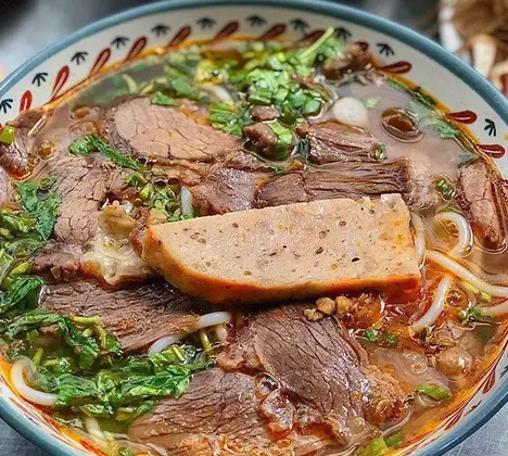 Hình ảnh Bún bò tái gân chả