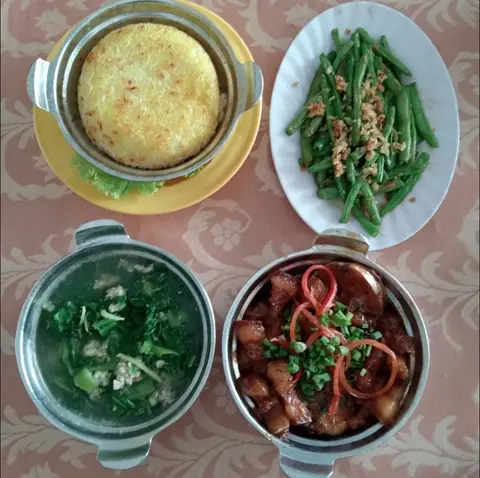 Hình ảnh Combo cơm niêu - ba rọi kho tiêu - canh - xào