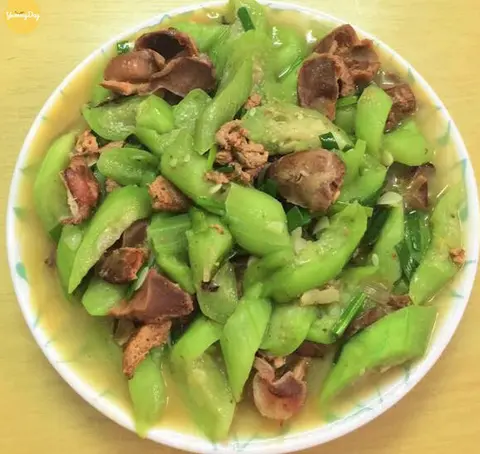 Hình ảnh Lòng gà xào khổ qua