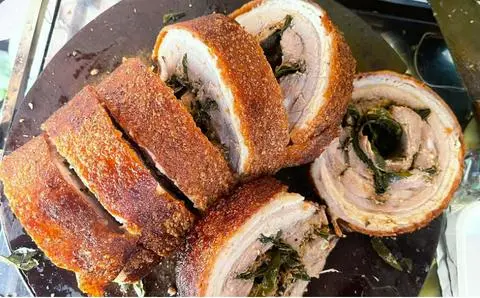 Hình ảnh Heo mọi quay lá móc mật