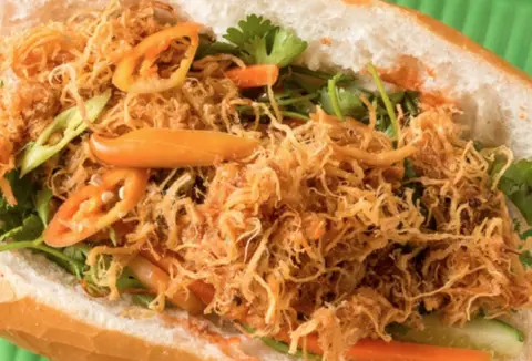Hình ảnh Bánh mì nem chà bông