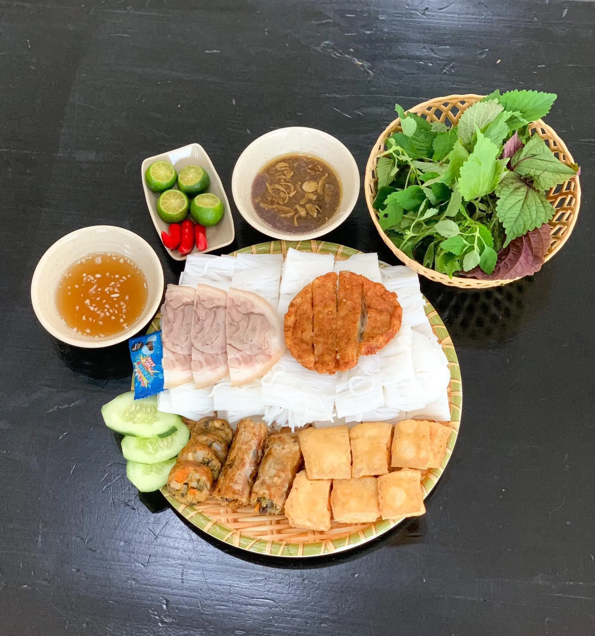 Hình ảnh Bún đậu đầy đủ đặc biệt