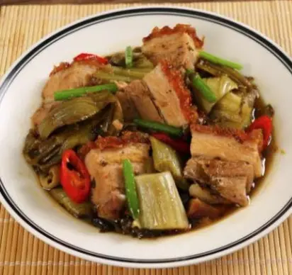 Hình ảnh Cơm heo quay xào cải chua