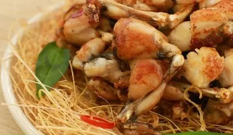 Hình ảnh Ếch trùm rơm