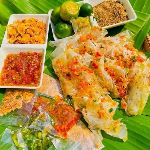 Hình ảnh Bánh tráng trộn da heo phơi sương muối nhuyễn hành phi