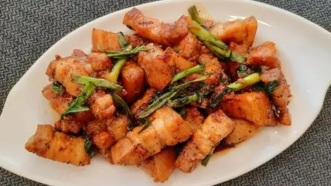 Hình ảnh Thịt ba rọi cháy cạnh (chưa bao gồm cơm)