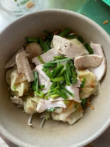 Hình ảnh Hoành thánh thịt bò viên
