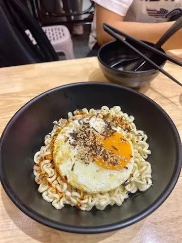 Hình ảnh Mì trộn ốp la