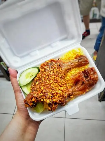 Hình ảnh Cơm gà xối mỡ