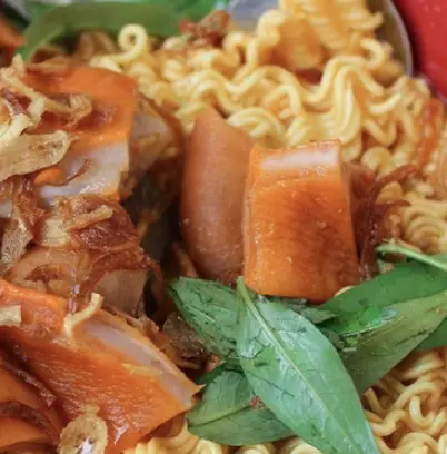 Hình ảnh Mì trộn chua cay