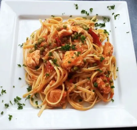Hình ảnh Spaghetti Bò Bằm - Cá Hồi - Beefstek