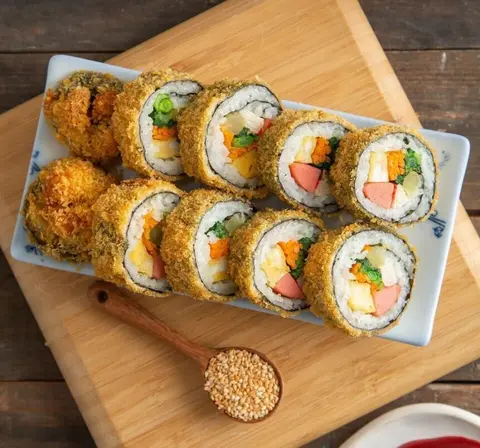 Hình ảnh Gymbap chiên giòn - coca