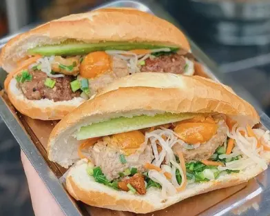 Hình ảnh Bánh mì trứng nem