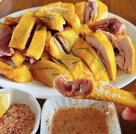 Hình ảnh Gà ủ muối hoa tiêu nửa con - chặt sẵn