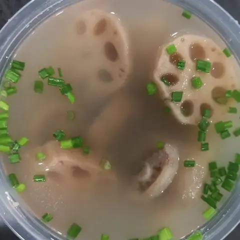 Hình ảnh Canh đuôi heo hầm củ sen đậu phộng