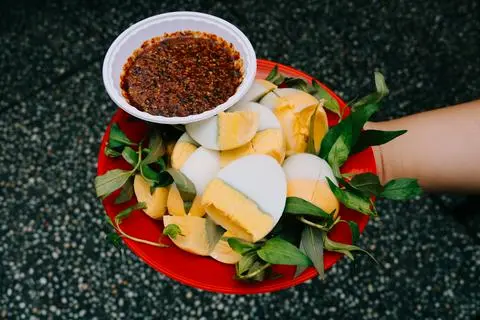 Hình ảnh Hột gà vữa chấm muối