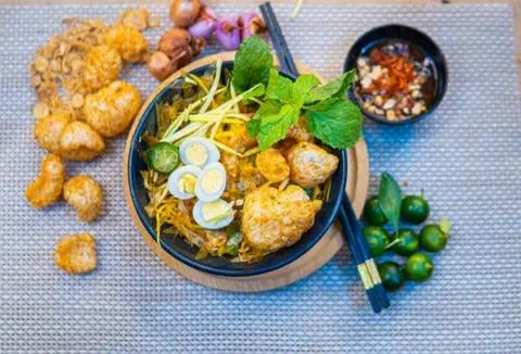 Hình ảnh Bánh tráng trộn da heo rong biển