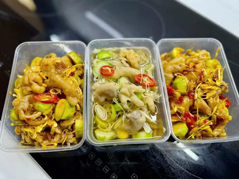 Hình ảnh Chân gà sốt Thái hộp vừa 