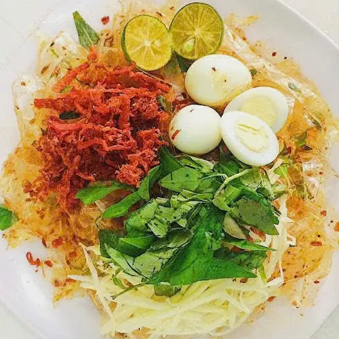 Hình ảnh Bánh tráng trộn truyền thống - khô bò