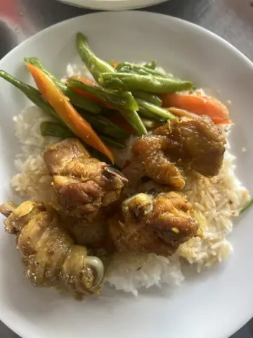 Hình ảnh Cơm gà kho sả ớt