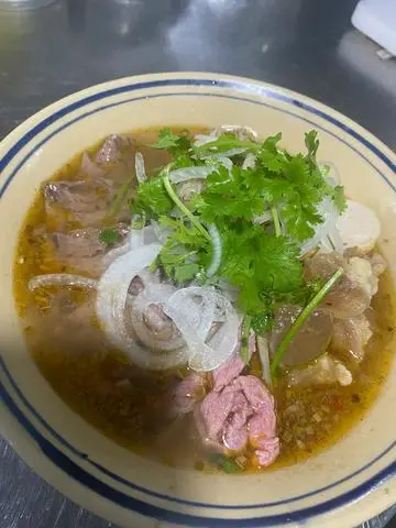 Hình ảnh Bún bò nạm chả
