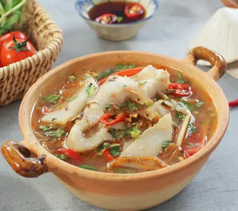 Hình ảnh Lẩu cá diêu hồng hầm măng chua