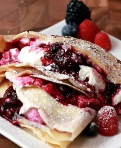 Hình ảnh Crepes Mứt Dâu  + Marshmallow