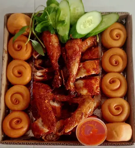Hình ảnh Combo gà nướng - bánh bao
