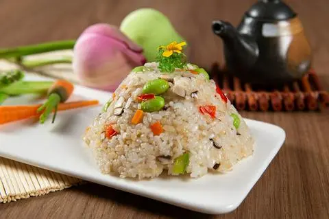 Hình ảnh Cơm chiên rau củ đậu hũ - fried rice with vegetable - tofu - chay - ve31