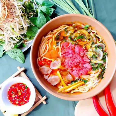 Hình ảnh Bún bò tái gân