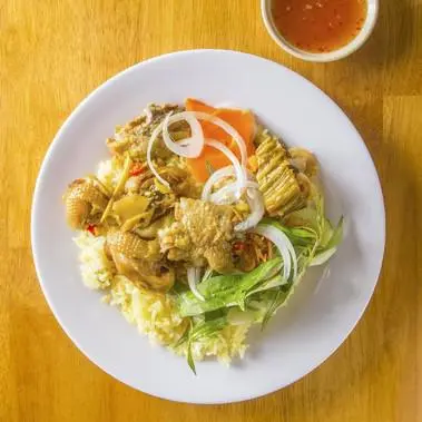 Hình ảnh Cơm gà kho sả ớt