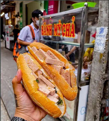 Hình ảnh Bánh mì chả lụa muối tiêu