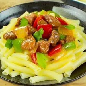 Hình ảnh Nui xào bò lúc lắc