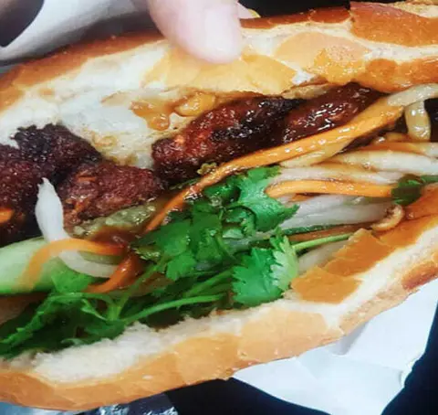 Hình ảnh Bánh mì thịt nướng xiu mại
