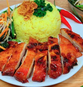 Hình ảnh Cơm đùi gà xá xúi