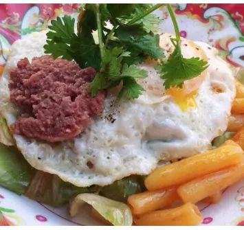 Hình ảnh Nui xào 2 trứng ốp la