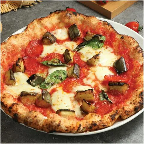 Hình ảnh Margherita con melanzane chorizo eggplant pizza