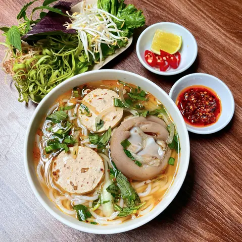 Hình ảnh Bún Bò Giò Chả