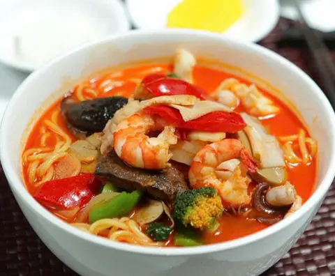 Hình ảnh Mì Thái hải sản