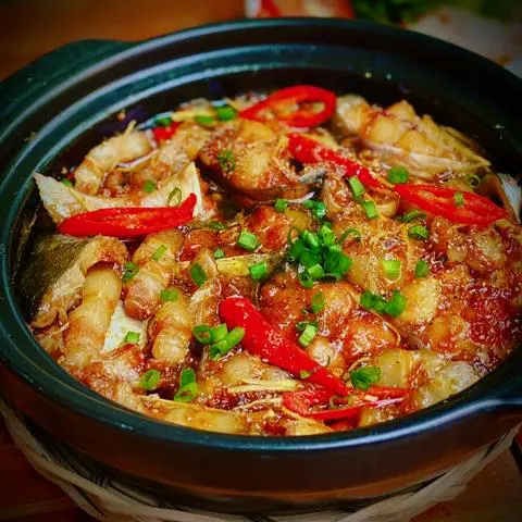 Hình ảnh Cá hú kho ba rọi