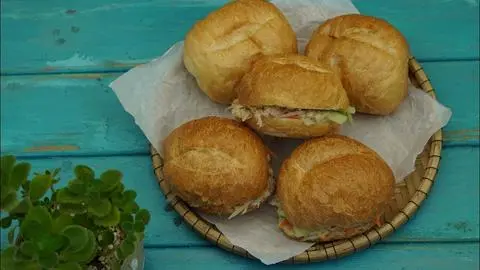 Hình ảnh Bánh mì gà
