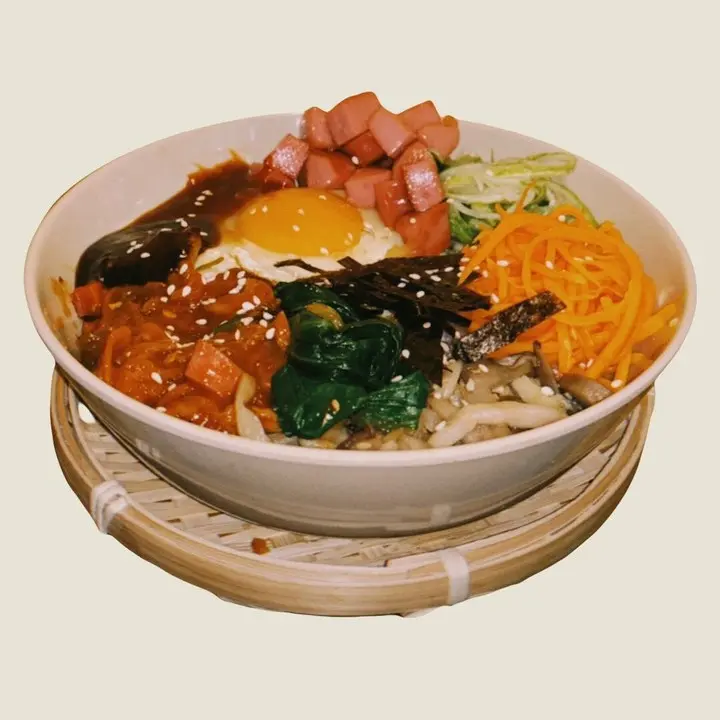 Hình ảnh Cơm trộn xúc xích