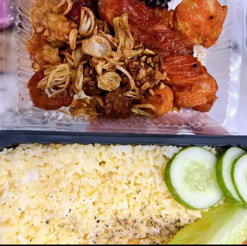 Hình ảnh Cơm cá viên mắm tỏi