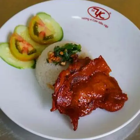 Hình ảnh Cơm gà đùi rút xương nướng